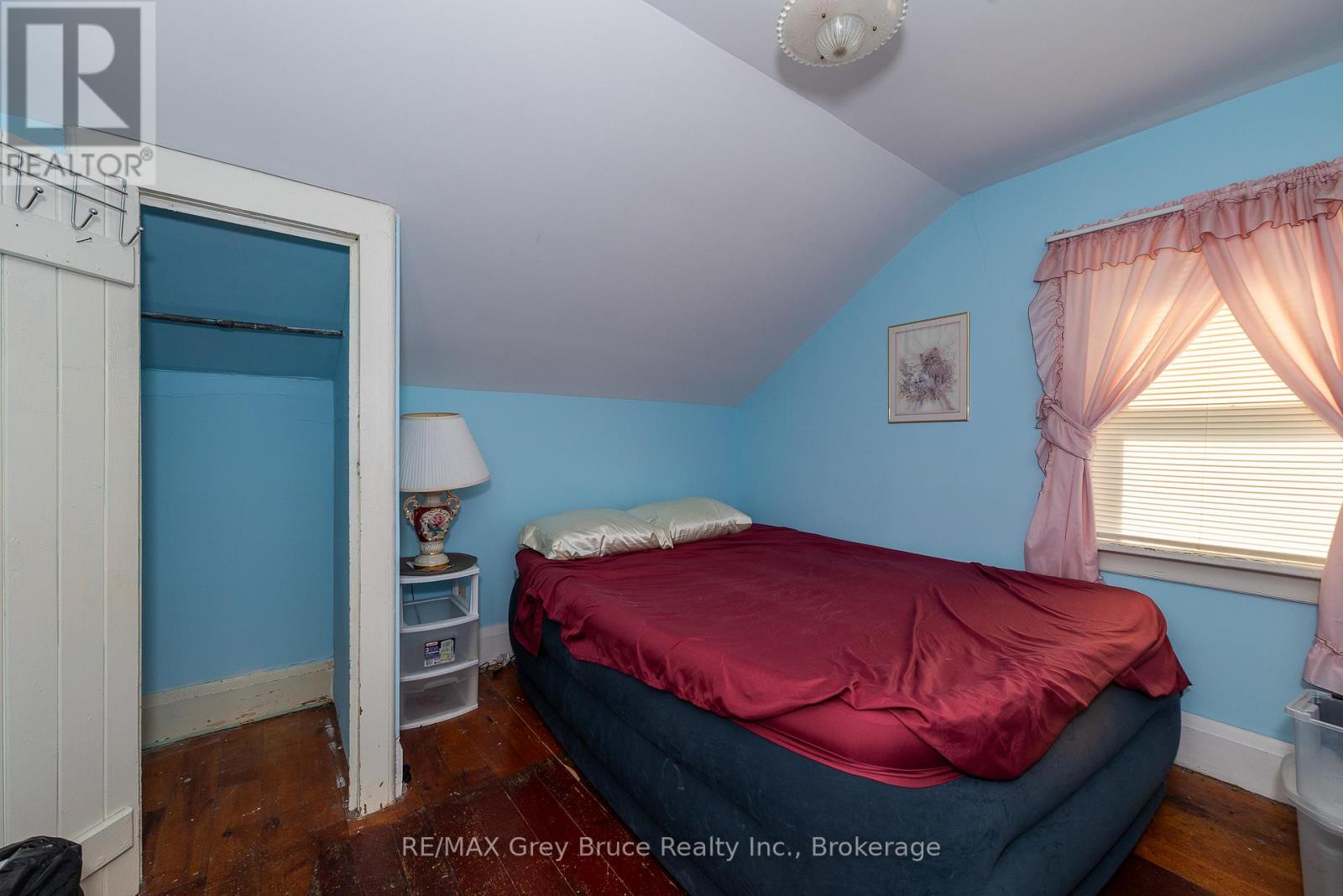 367 2nd Ave Se Avenue, Georgian Bluffs, Ontario  N4K 5T2 - Photo 15 - X12249245