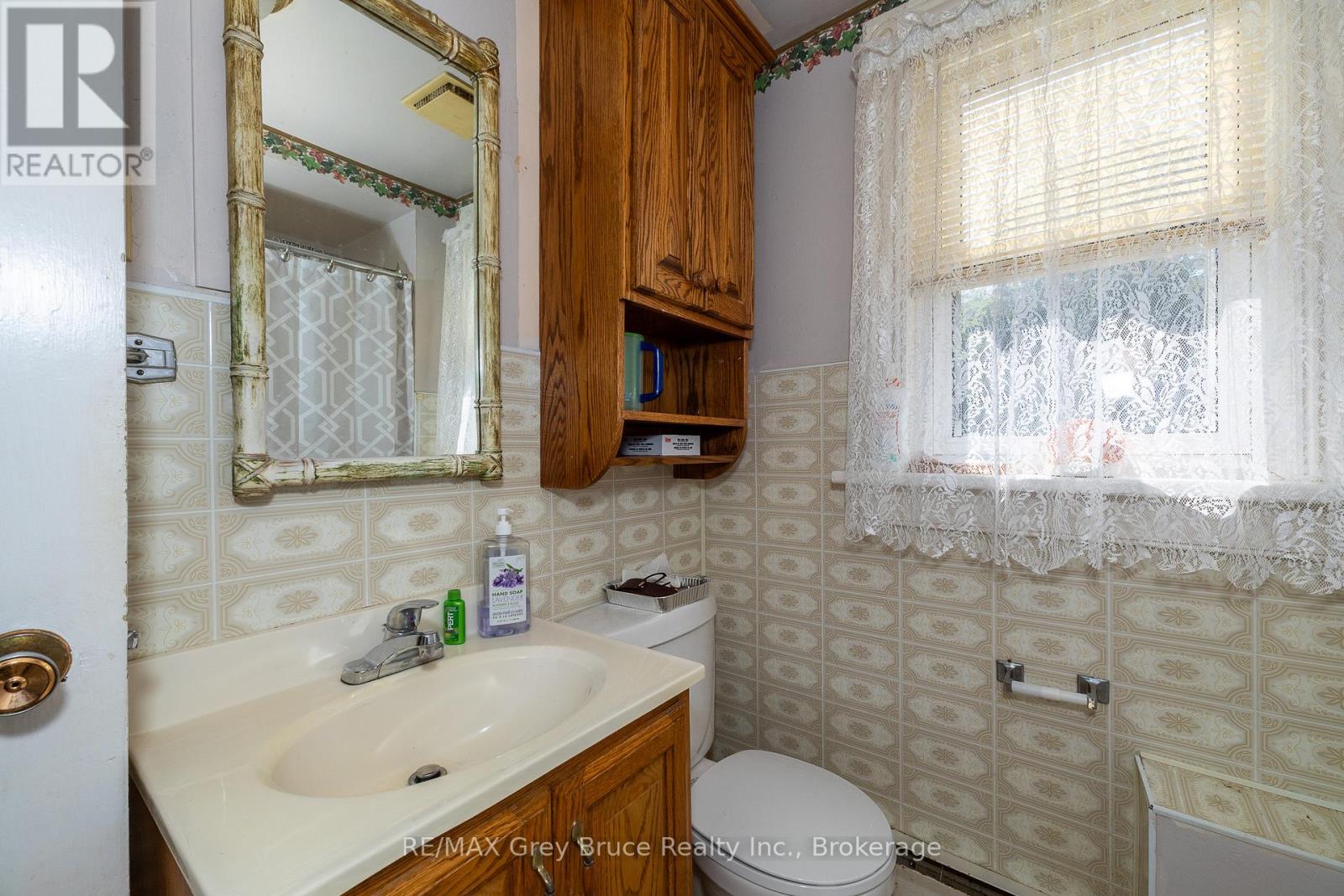 367 2nd Ave Se Avenue, Georgian Bluffs, Ontario  N4K 5T2 - Photo 16 - X12249245