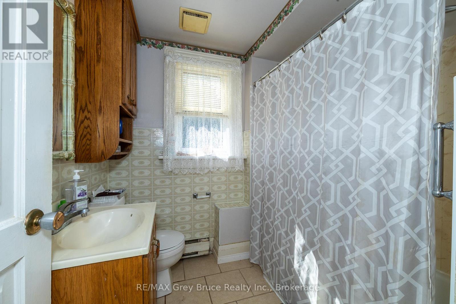 367 2nd Ave Se Avenue, Georgian Bluffs, Ontario  N4K 5T2 - Photo 17 - X12249245