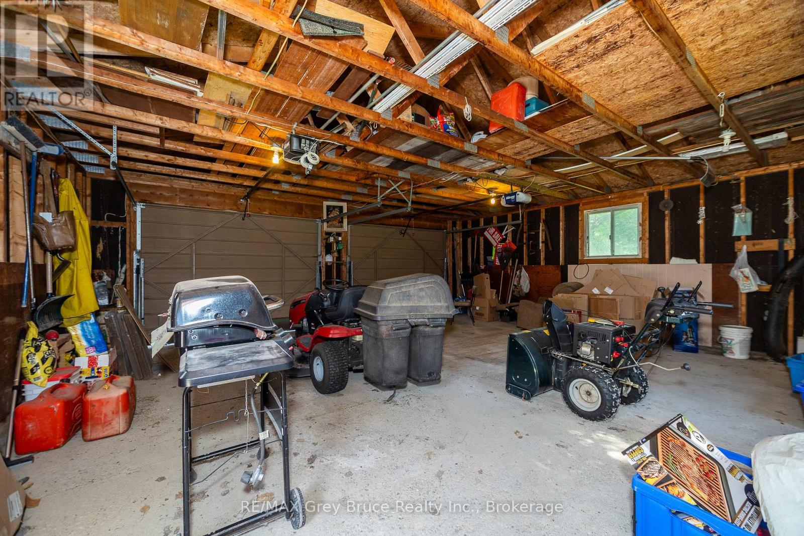 367 2nd Ave Se Avenue, Georgian Bluffs, Ontario  N4K 5T2 - Photo 20 - X12249245