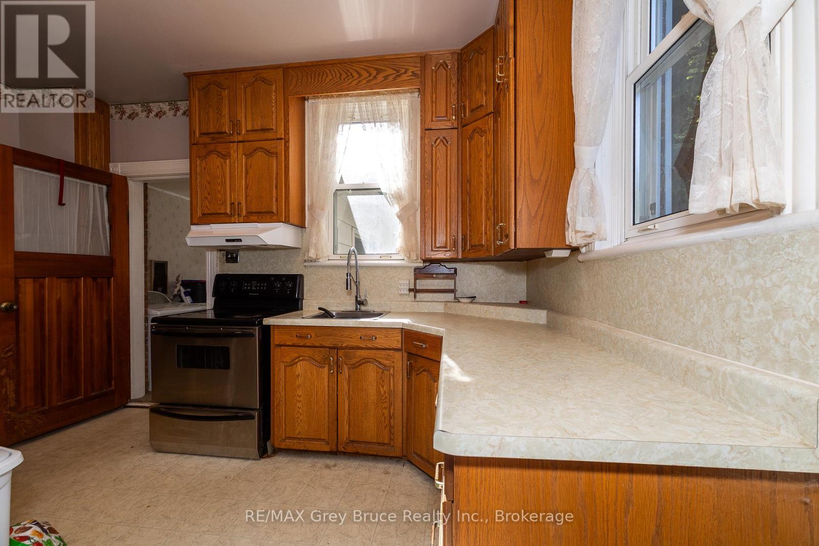 367 2nd Ave Se Avenue, Georgian Bluffs, Ontario  N4K 5T2 - Photo 3 - X12249245
