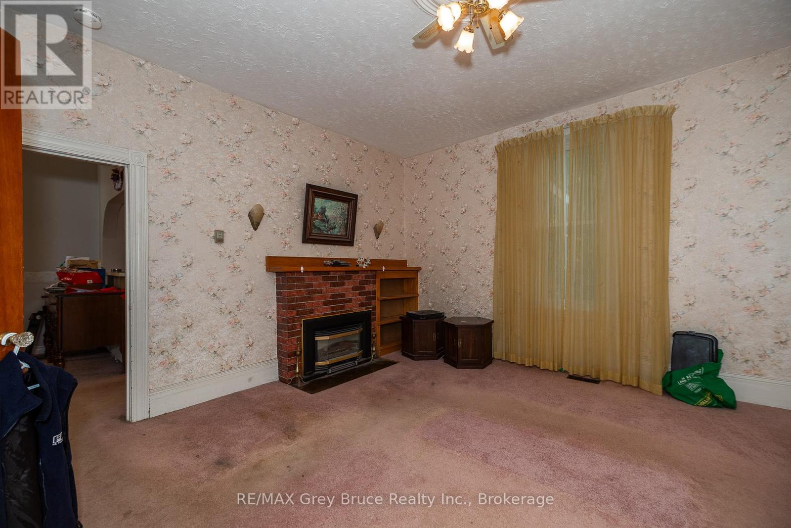 367 2nd Ave Se Avenue, Georgian Bluffs, Ontario  N4K 5T2 - Photo 7 - X12249245