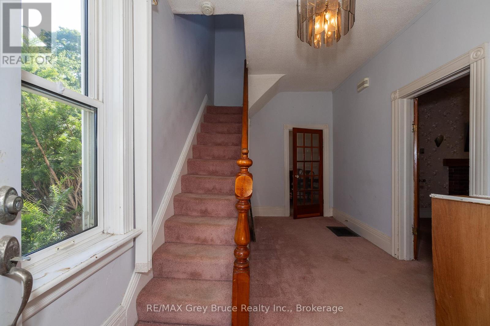 367 2nd Ave Se Avenue, Georgian Bluffs, Ontario  N4K 5T2 - Photo 9 - X12249245