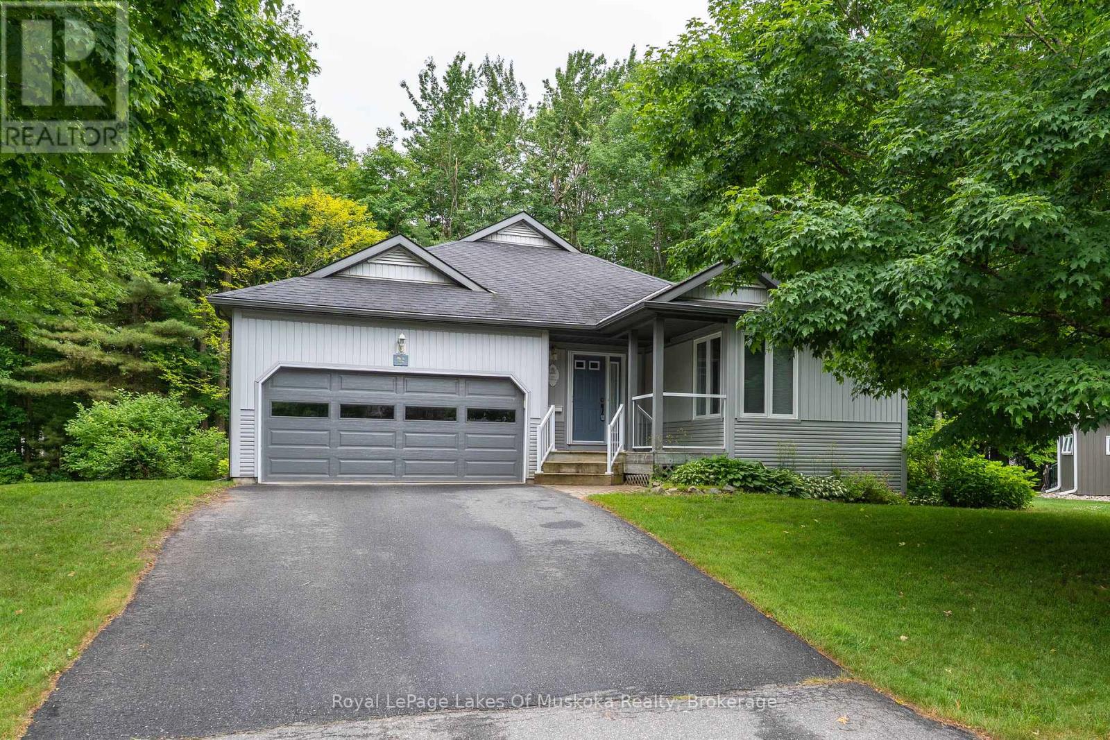 25 Stonehedge Close, Gravenhurst, Ontario  P1P 1Y7 - Photo 1 - X12249286