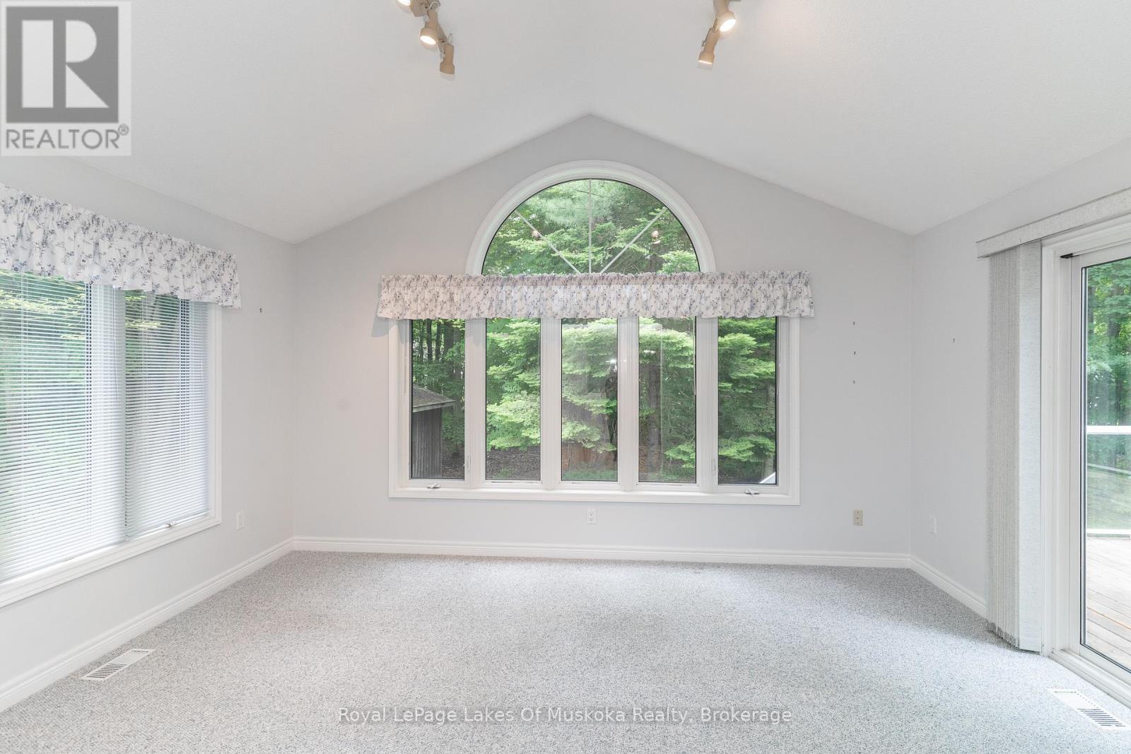 25 Stonehedge Close, Gravenhurst, Ontario  P1P 1Y7 - Photo 10 - X12249286
