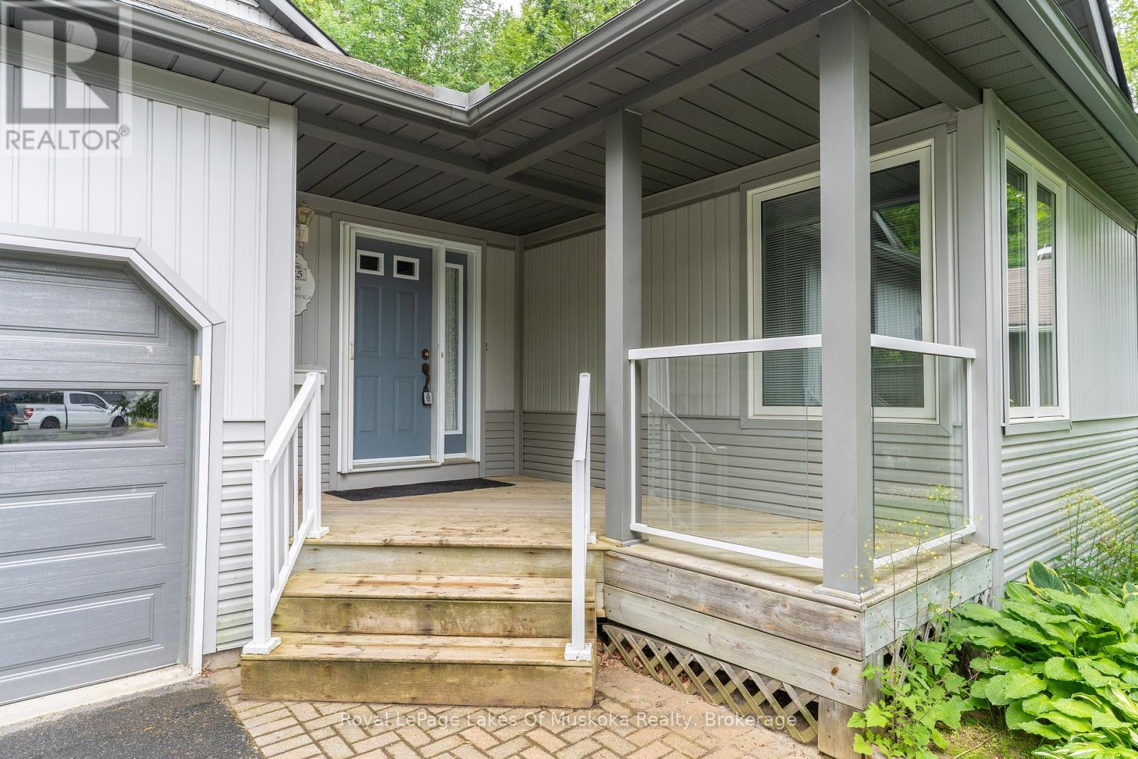25 Stonehedge Close, Gravenhurst, Ontario  P1P 1Y7 - Photo 2 - X12249286