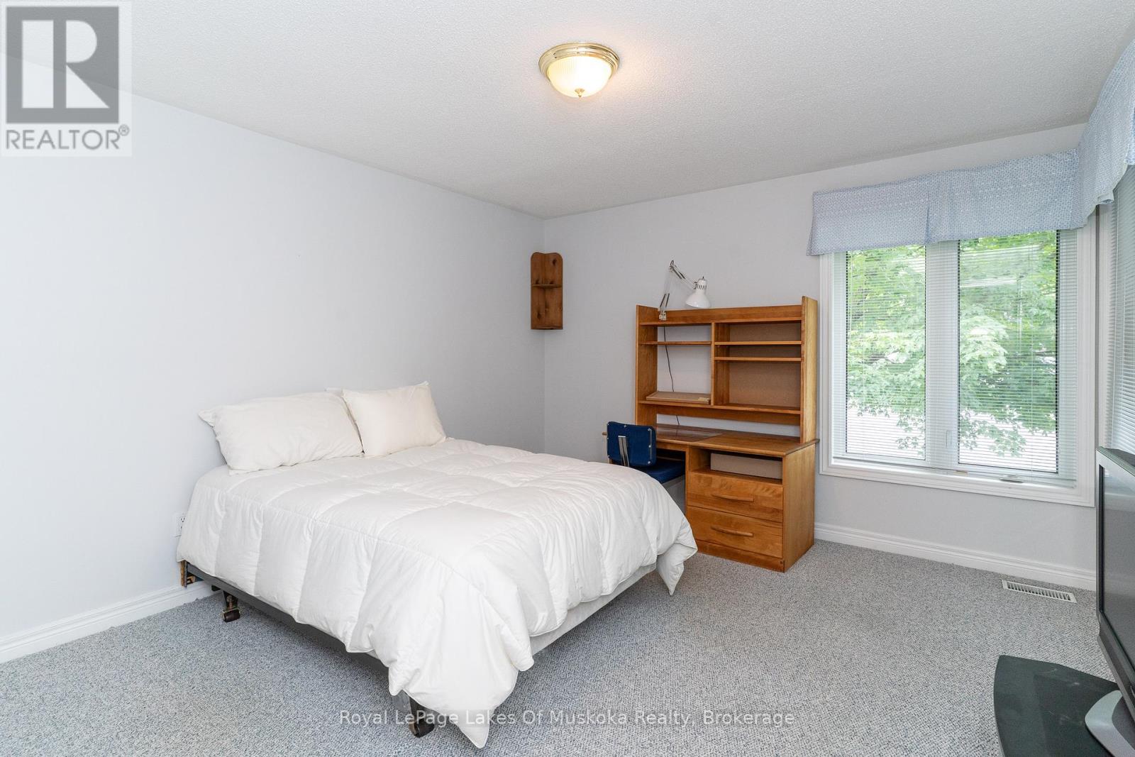 25 Stonehedge Close, Gravenhurst, Ontario  P1P 1Y7 - Photo 27 - X12249286
