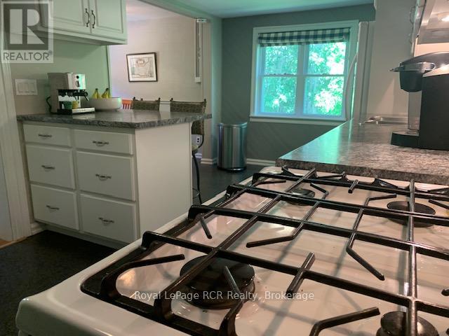 164 Edward Street, Saugeen Shores, Ontario  N0H 2L0 - Photo 17 - X12249308