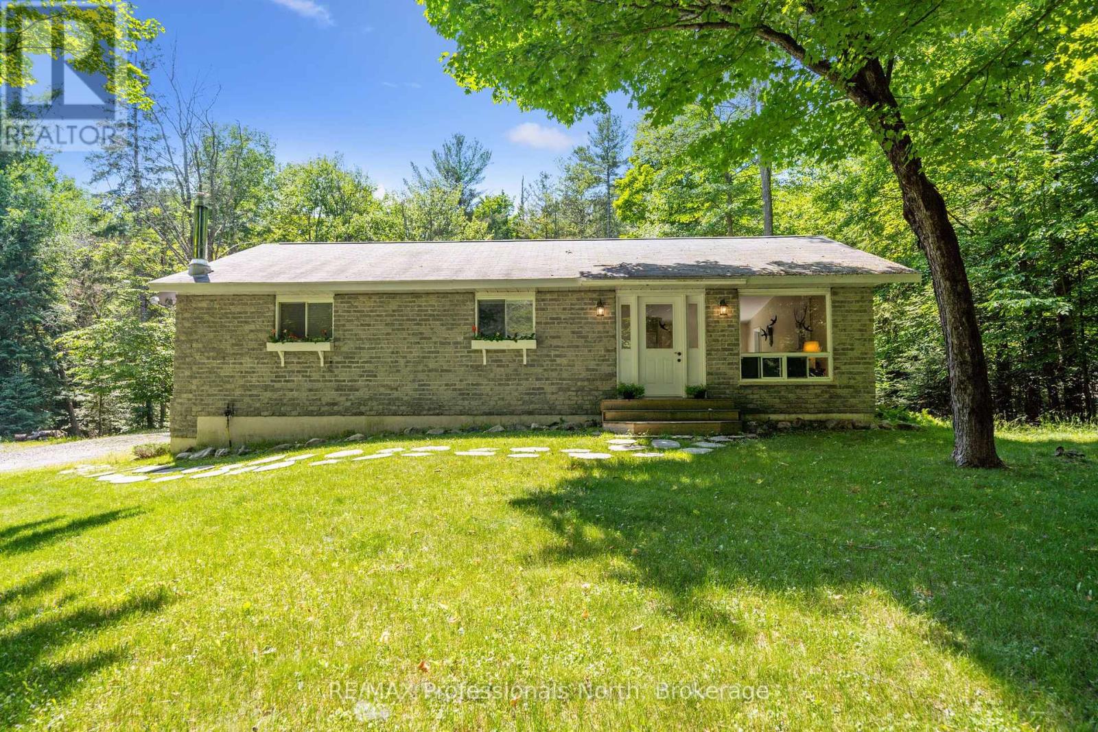 504 SOUTH WASEOSA LAKE ROAD, Huntsville, Ontario