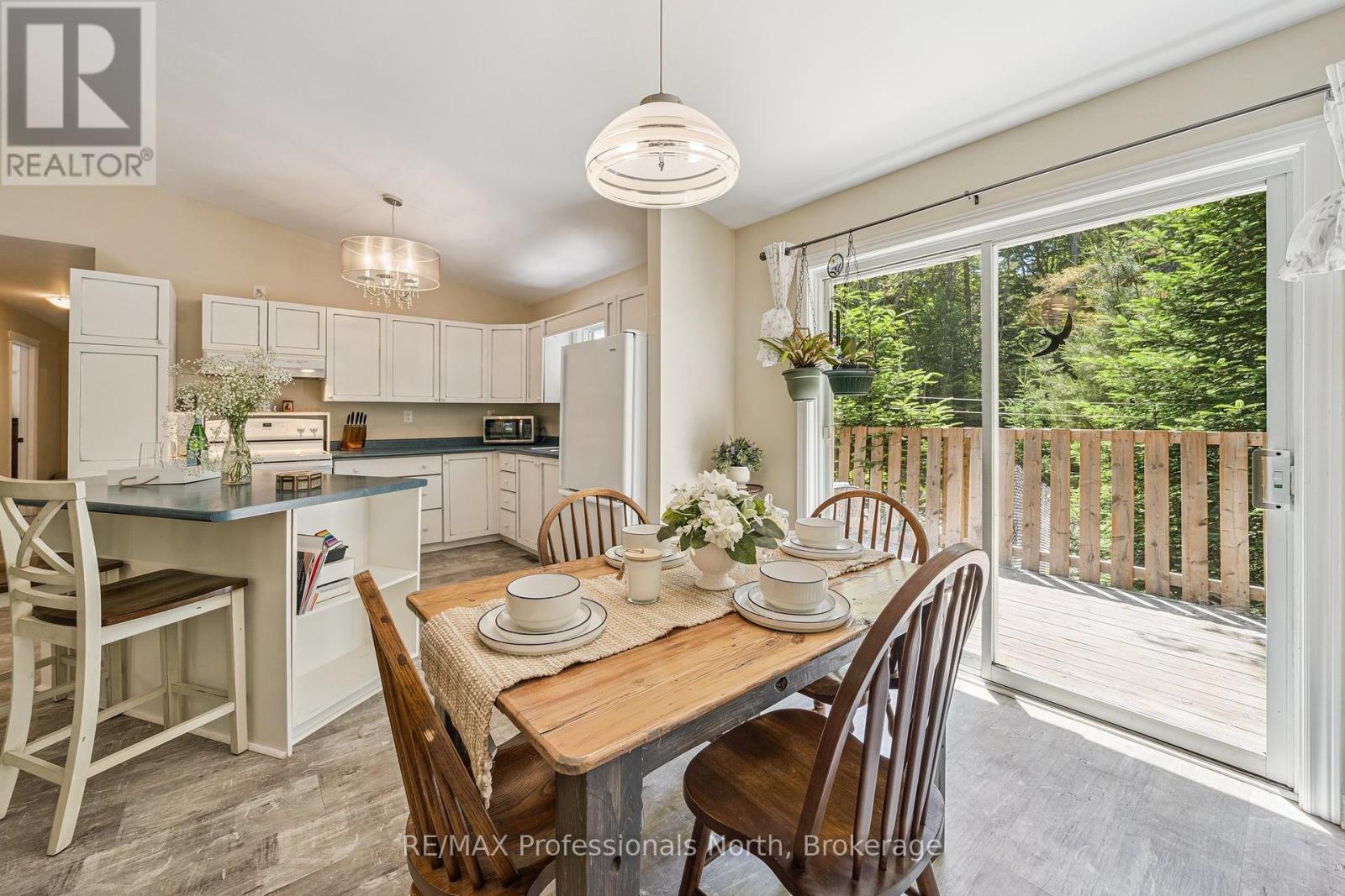 504 South Waseosa Lake Road, Huntsville, Ontario  P1H 2N5 - Photo 10 - X12249335
