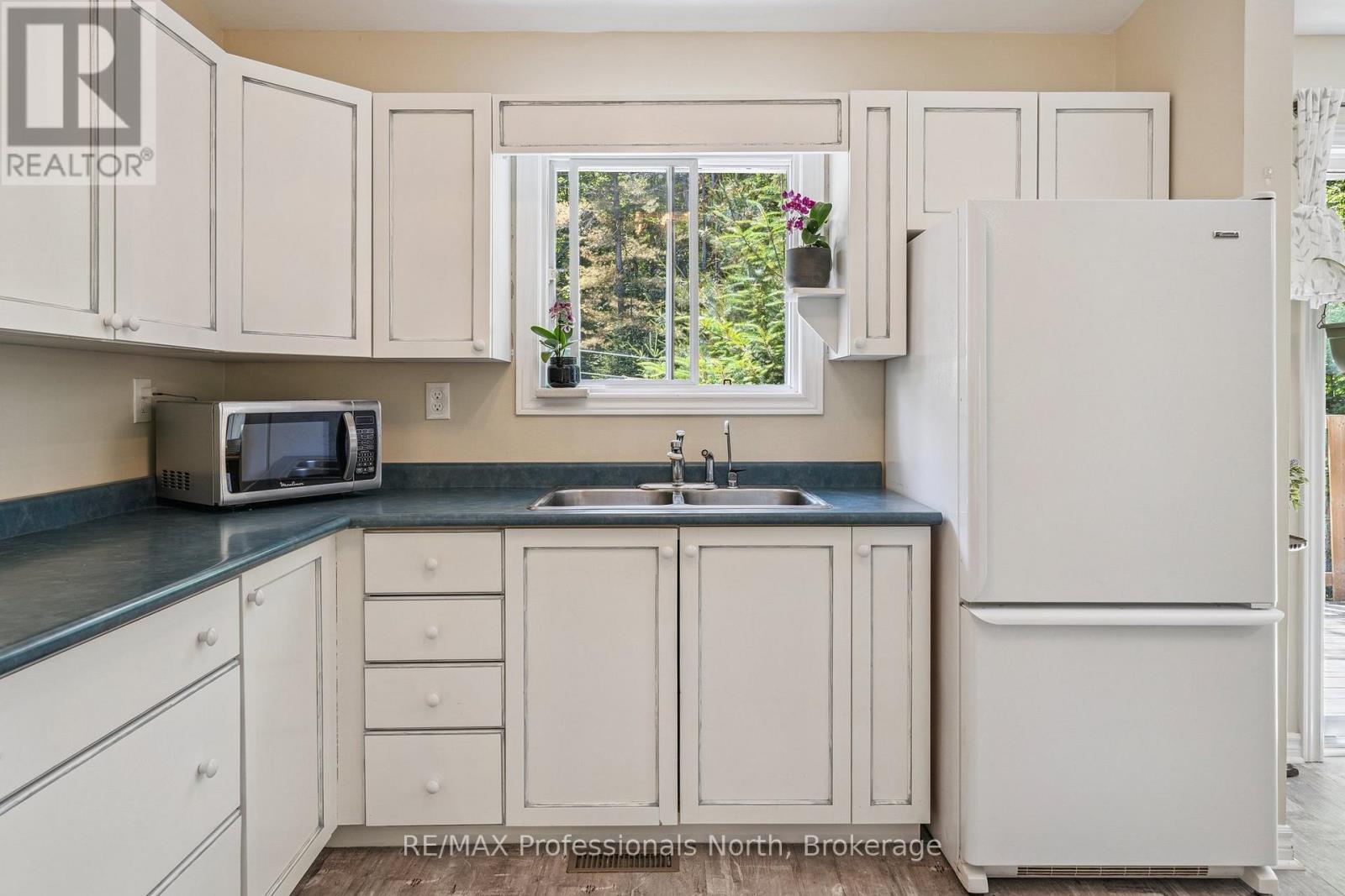 504 South Waseosa Lake Road, Huntsville, Ontario  P1H 2N5 - Photo 15 - X12249335