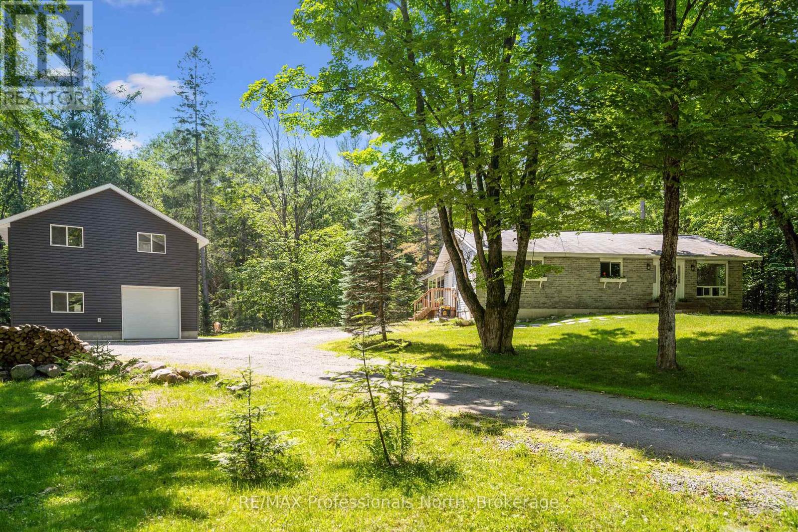 504 South Waseosa Lake Road, Huntsville, Ontario  P1H 2N5 - Photo 3 - X12249335