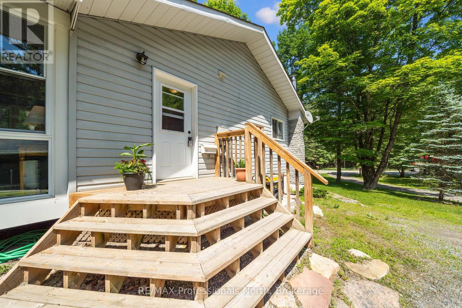 504 South Waseosa Lake Road, Huntsville, Ontario  P1H 2N5 - Photo 5 - X12249335