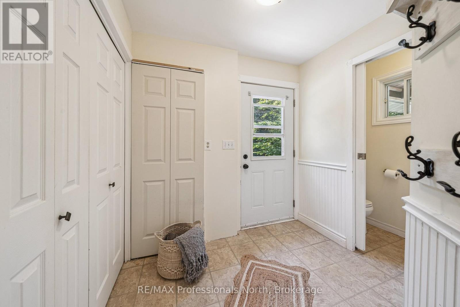 504 South Waseosa Lake Road, Huntsville, Ontario  P1H 2N5 - Photo 6 - X12249335
