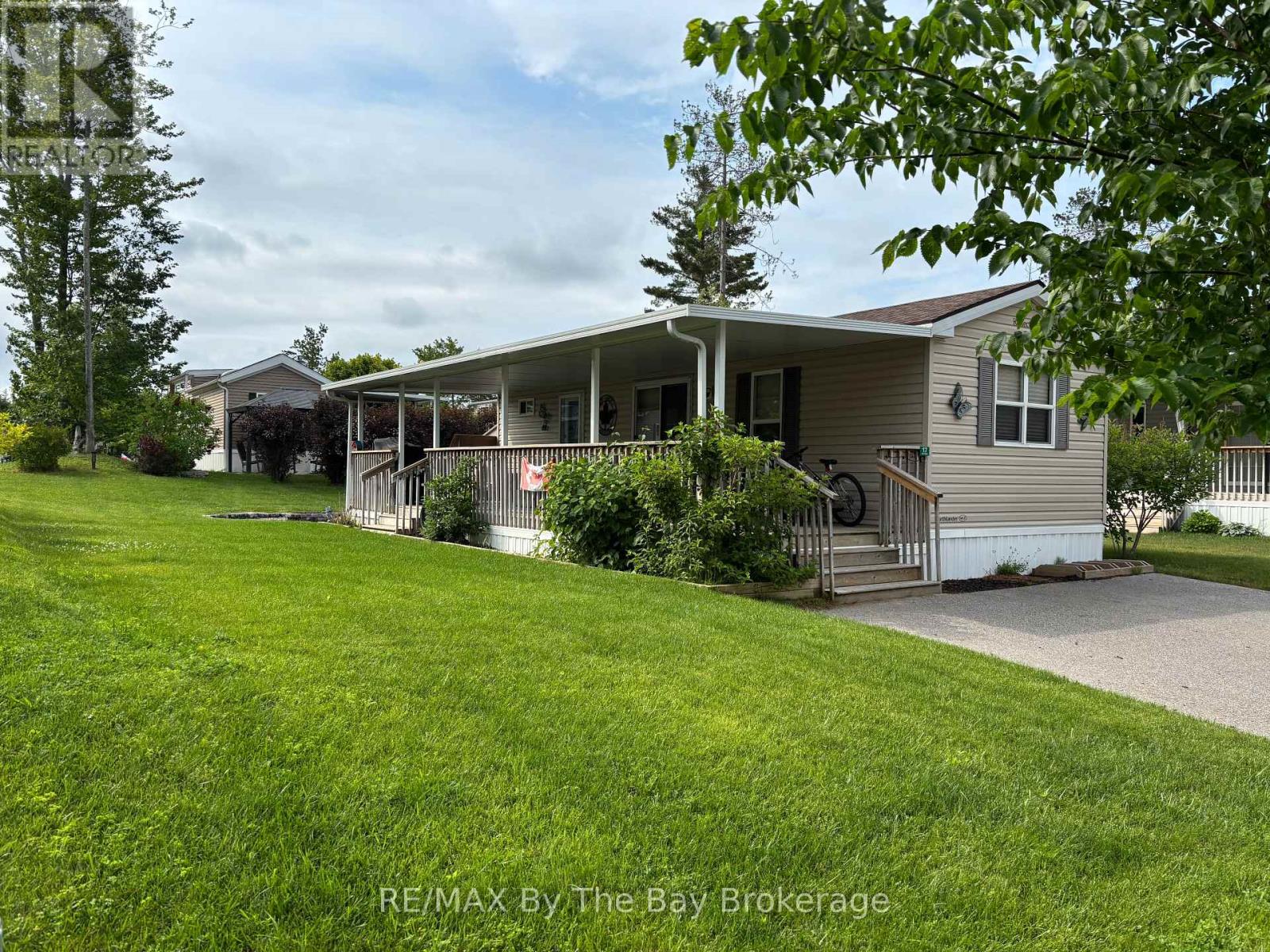 17 Chippewa Trail, Wasaga Beach, Ontario  L9Z 1X7 - Photo 3 - S12249559