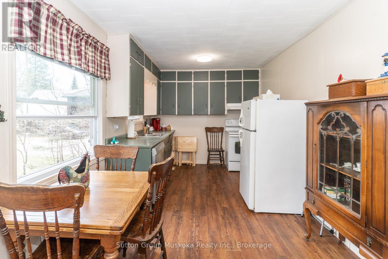 15 Glen Acres Road, Huntsville, Ontario  P1H 1N6 - Photo 15 - X12249503