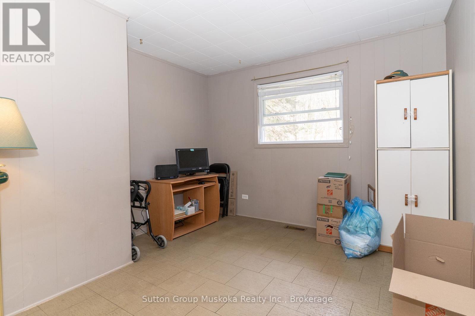 15 Glen Acres Road, Huntsville, Ontario  P1H 1N6 - Photo 21 - X12249503