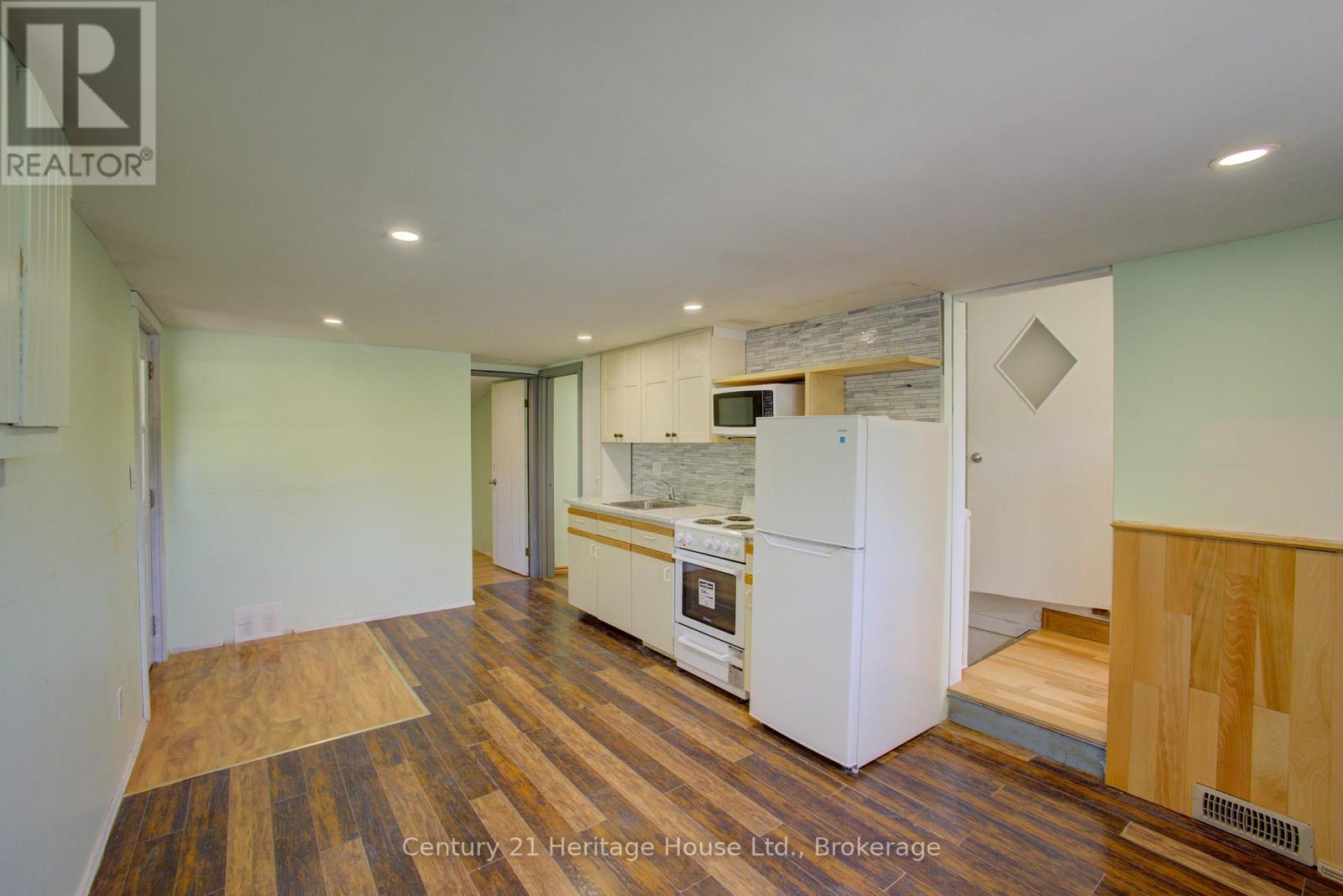450 Douglas Street W, West Grey, Ontario  N0G 1R0 - Photo 18 - X12249606