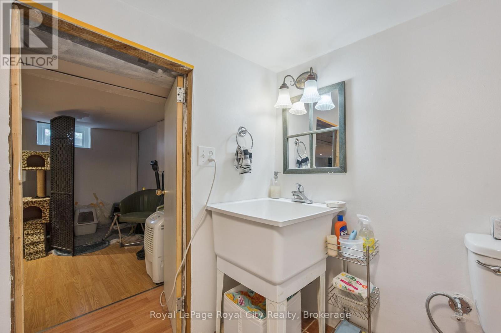 156 York Road, Guelph, Ontario  N1E 3E9 - Photo 34 - X12249641