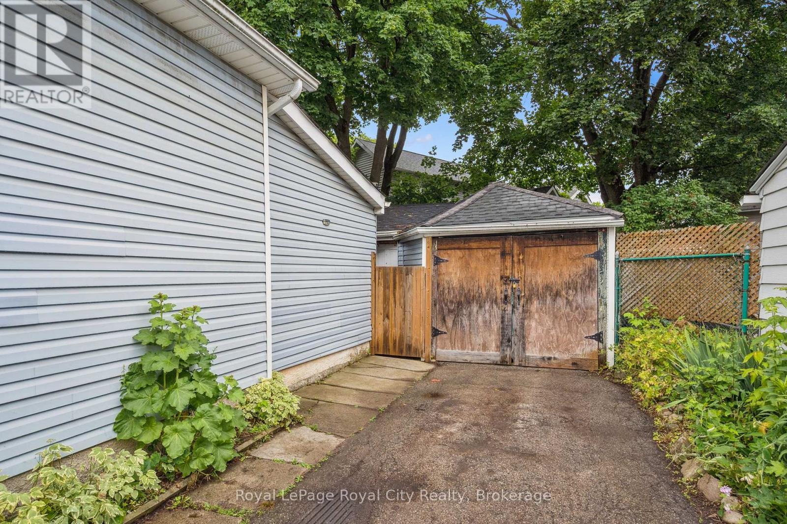 156 York Road, Guelph, Ontario  N1E 3E9 - Photo 45 - X12249641
