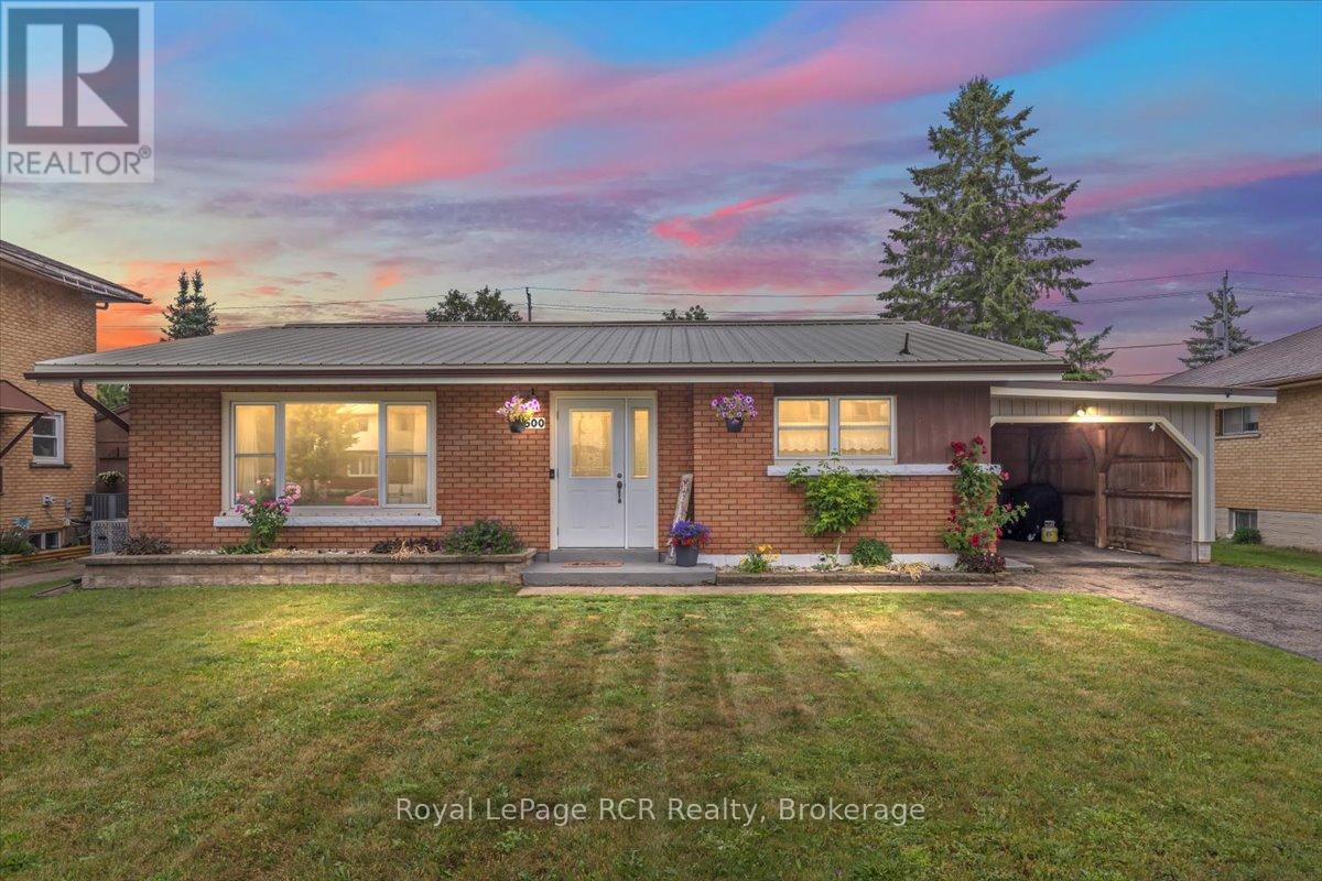 500 14TH STREET, Hanover, Ontario
