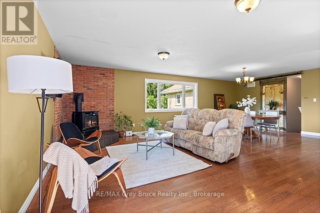363172 Lindenwood Road, Georgian Bluffs, Ontario  N0H 1S0 - Photo 21 - X12249782