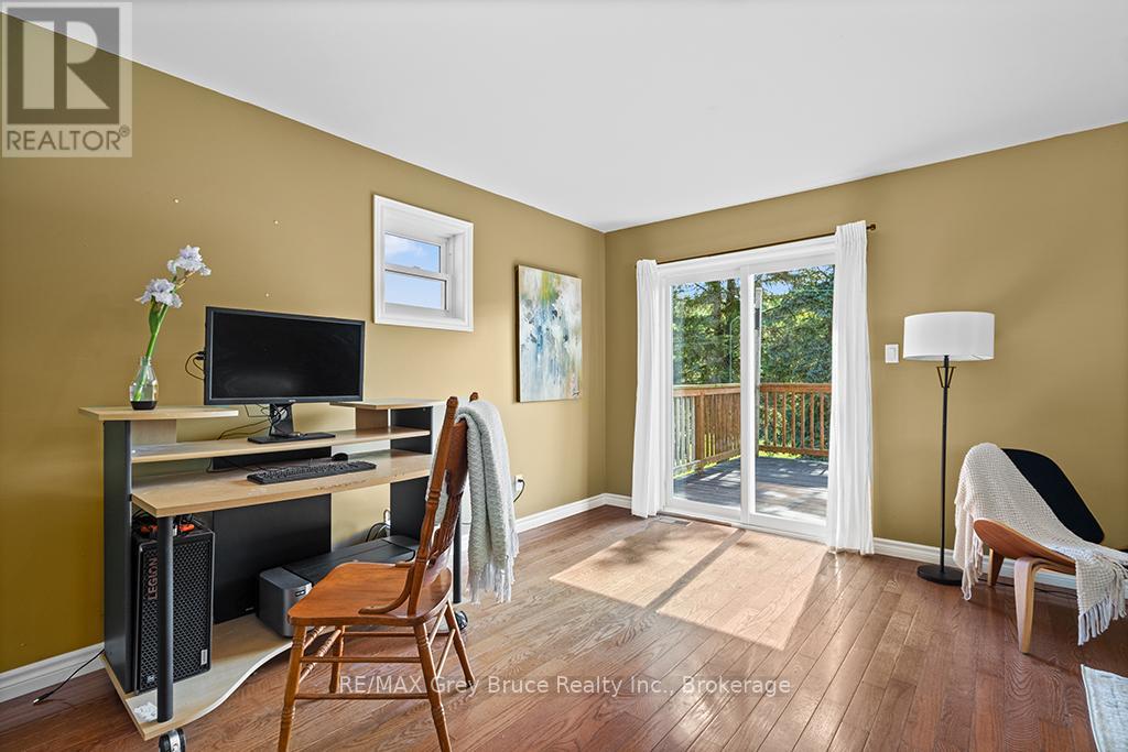 363172 Lindenwood Road, Georgian Bluffs, Ontario  N0H 1S0 - Photo 22 - X12249782