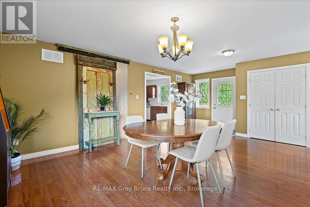 363172 Lindenwood Road, Georgian Bluffs, Ontario  N0H 1S0 - Photo 25 - X12249782