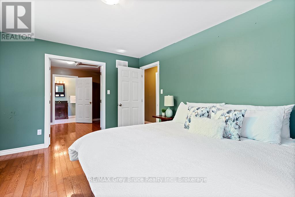 363172 Lindenwood Road, Georgian Bluffs, Ontario  N0H 1S0 - Photo 27 - X12249782