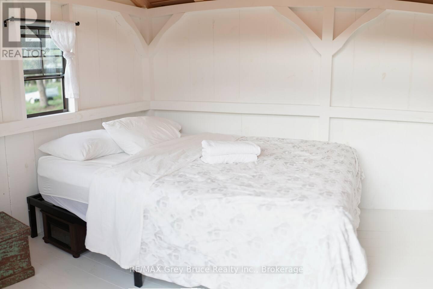 363172 Lindenwood Road, Georgian Bluffs, Ontario  N0H 1S0 - Photo 44 - X12249782