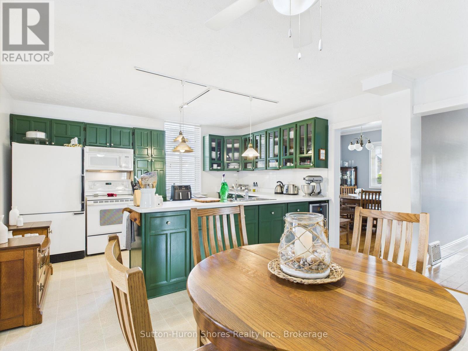 668 Gustavus Street, Saugeen Shores, Ontario  N0H 2C0 - Photo 20 - X12249897