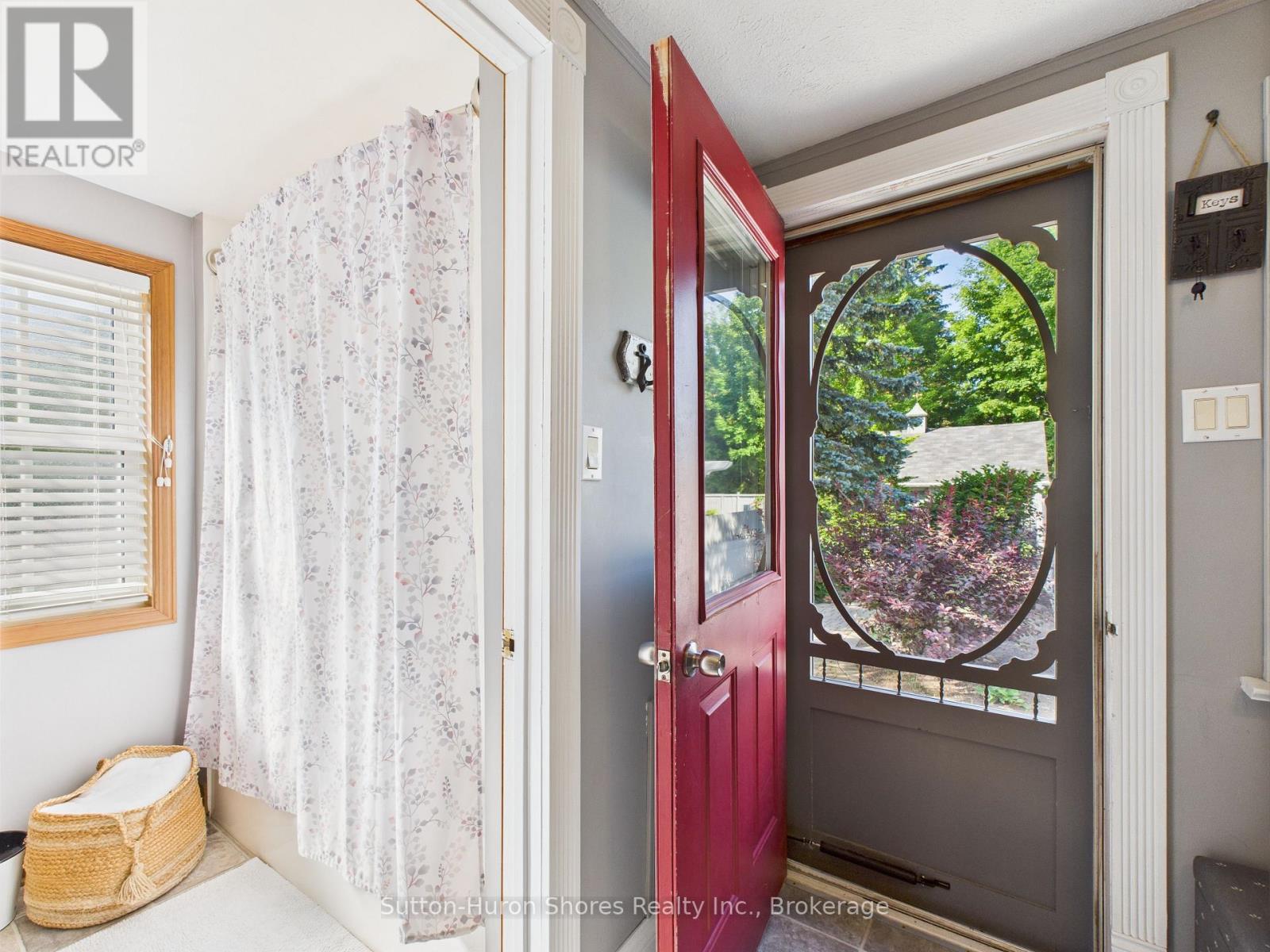 668 Gustavus Street, Saugeen Shores, Ontario  N0H 2C0 - Photo 3 - X12249897