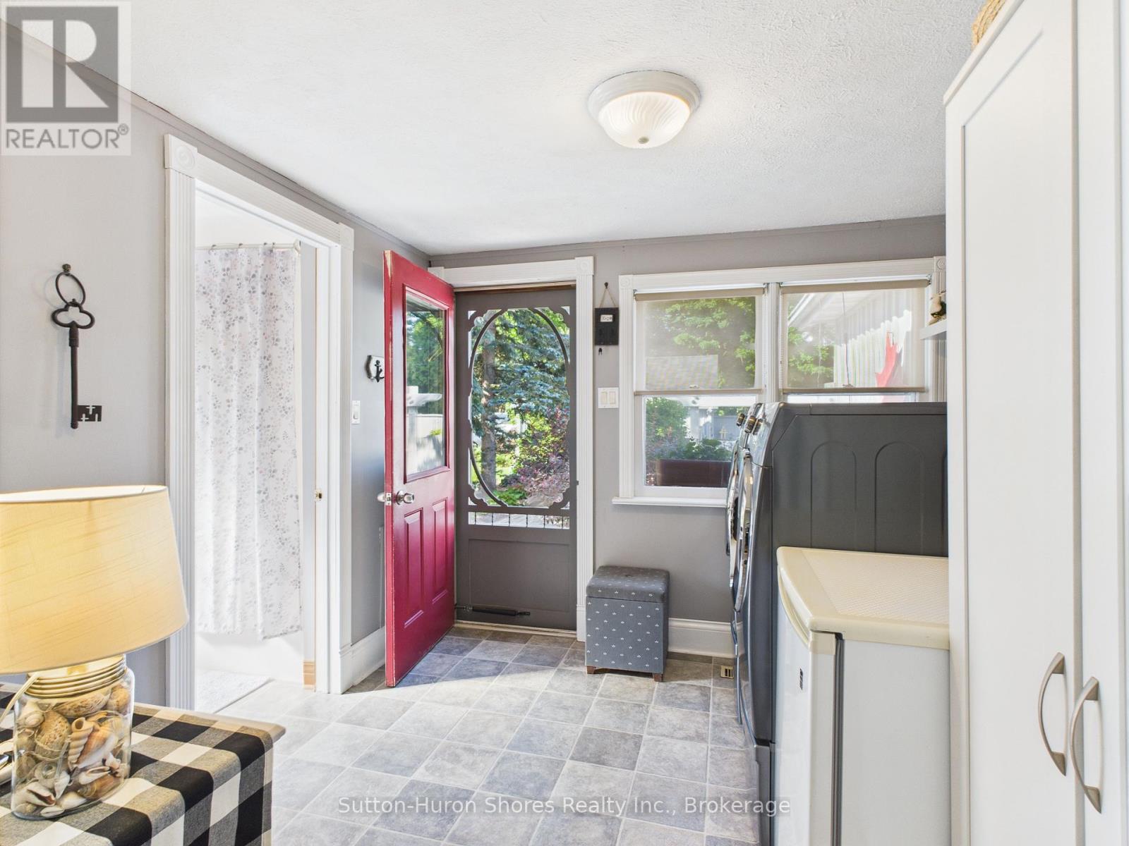 668 Gustavus Street, Saugeen Shores, Ontario  N0H 2C0 - Photo 4 - X12249897