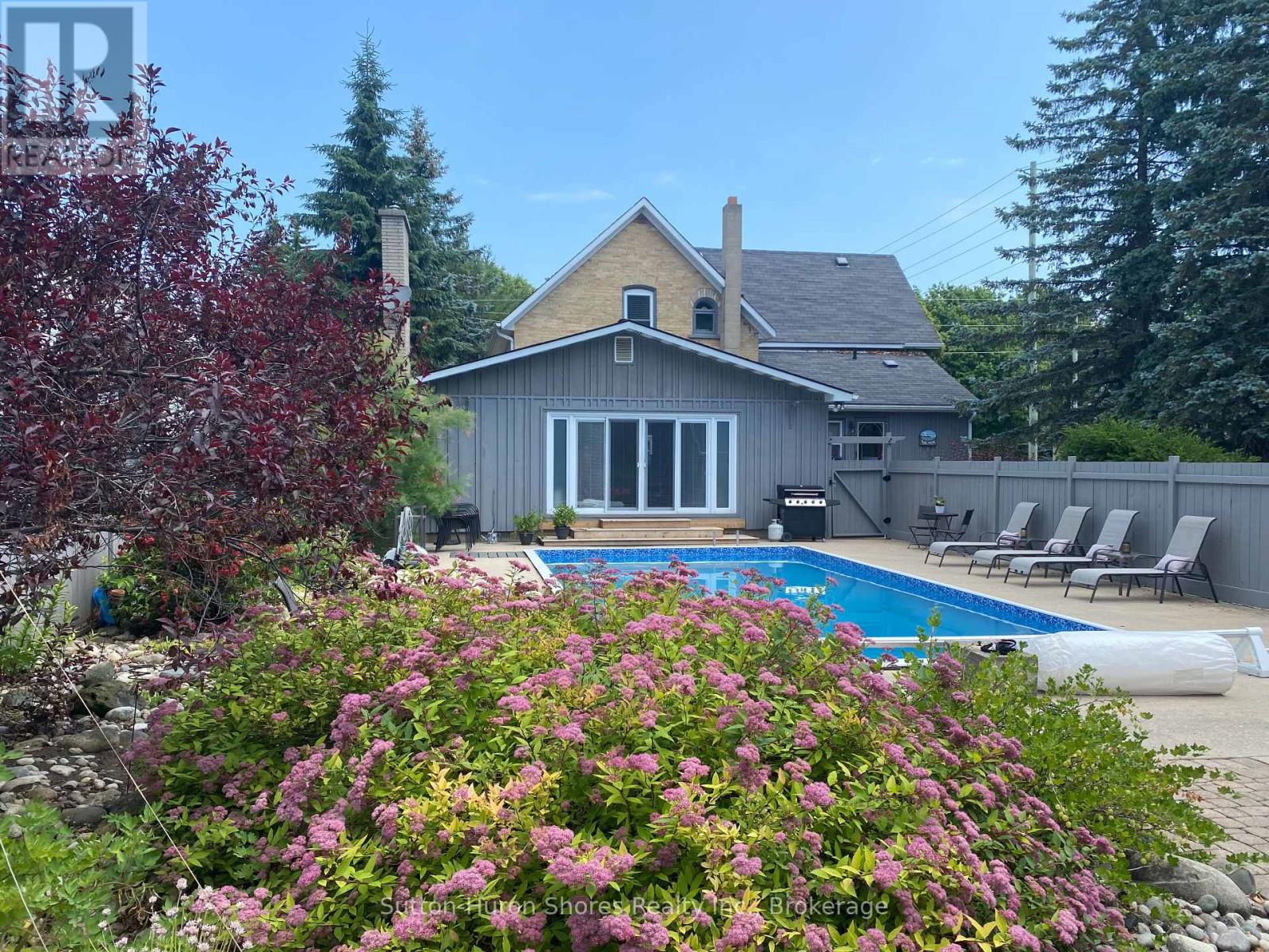 668 Gustavus Street, Saugeen Shores, Ontario  N0H 2C0 - Photo 45 - X12249897