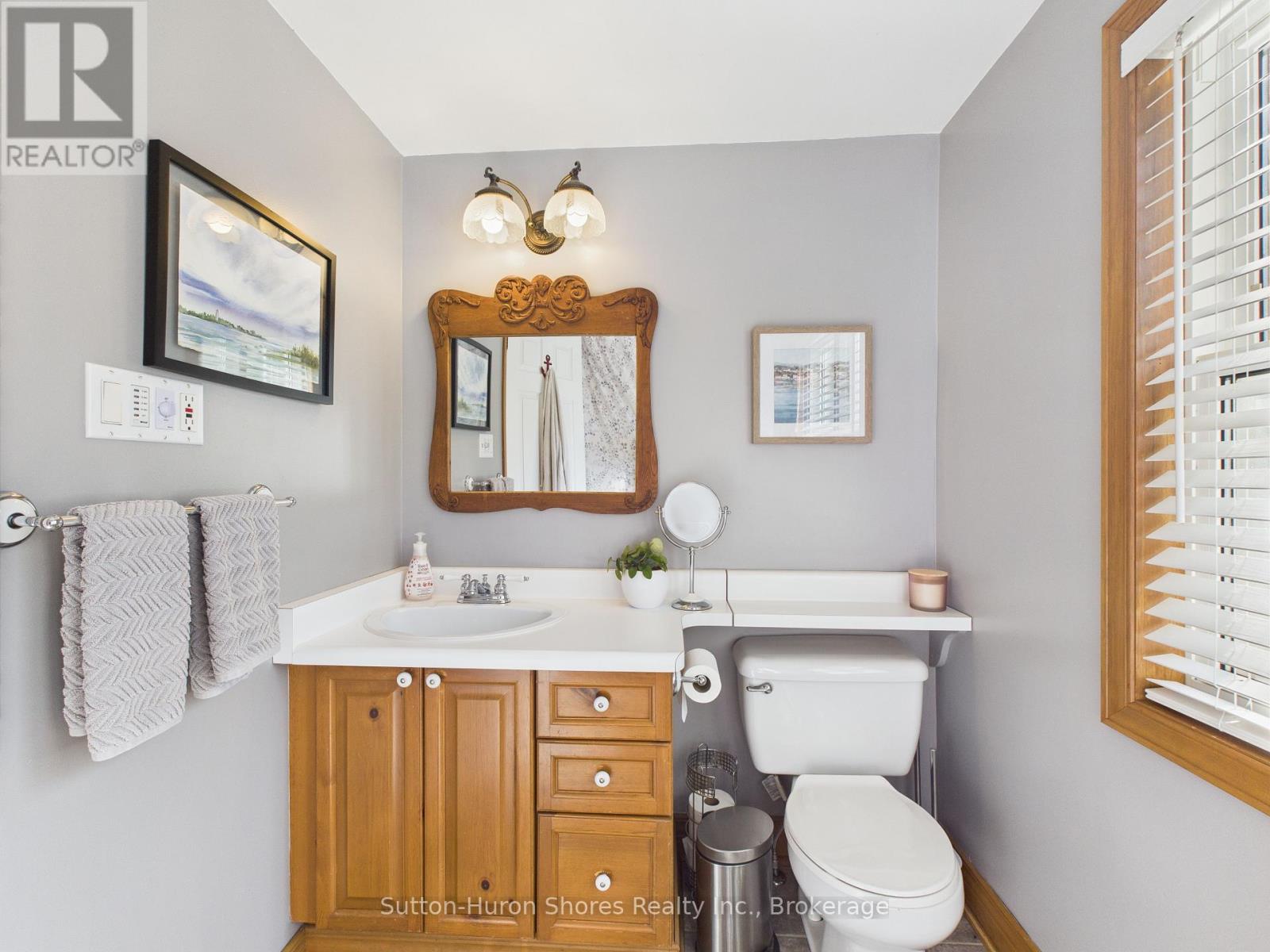 668 Gustavus Street, Saugeen Shores, Ontario  N0H 2C0 - Photo 6 - X12249897