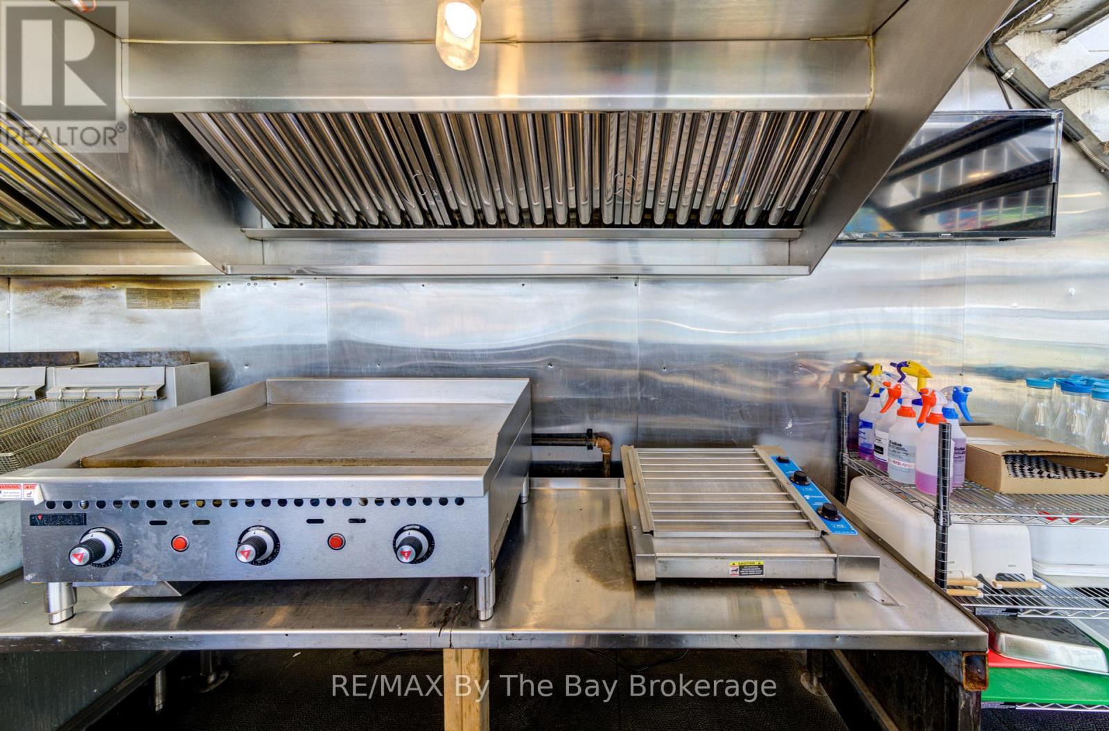 158 Hurontario Street, Tiny, Ontario  L0L 2T0 - Photo 6 - S12249996