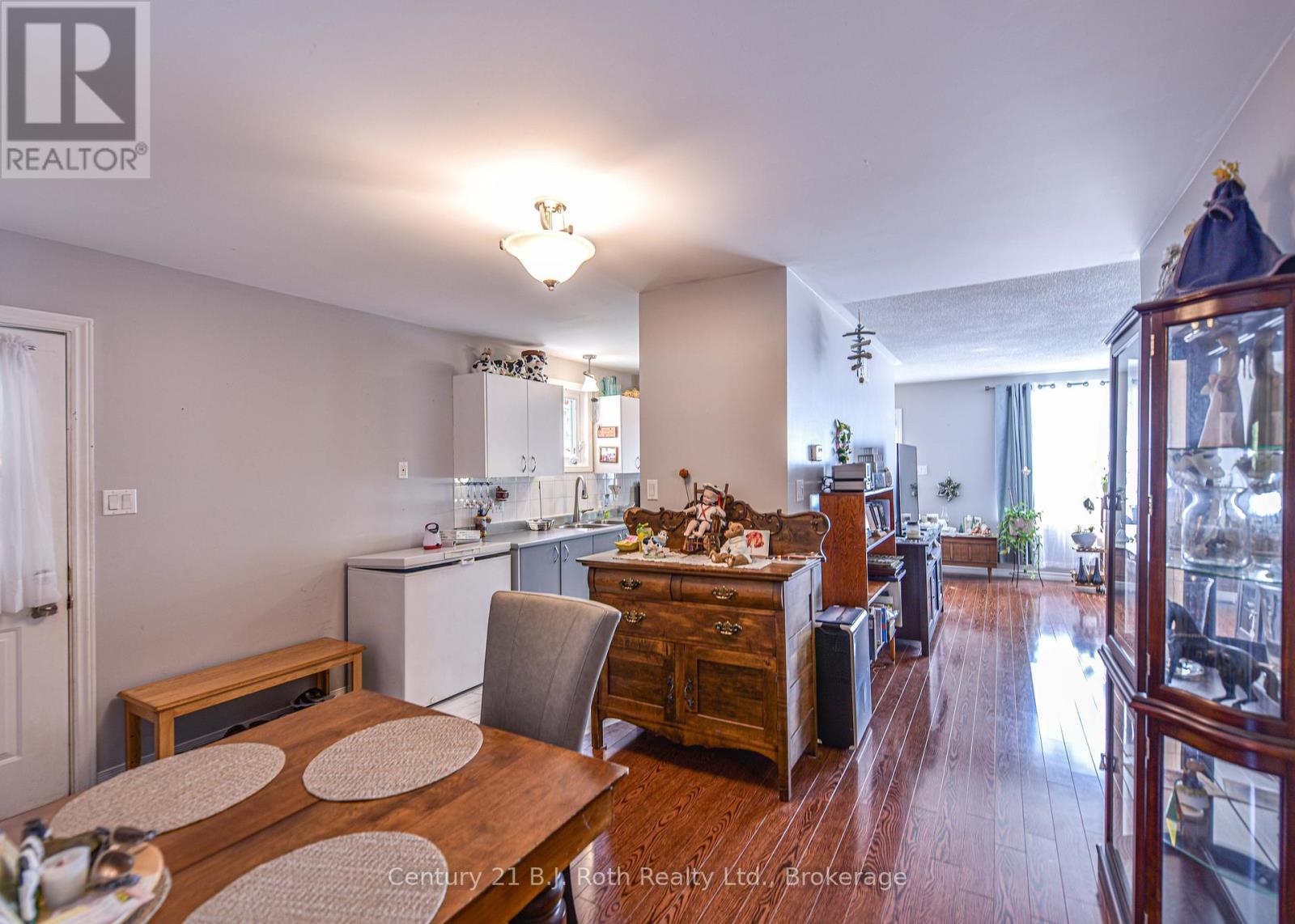 56 Bond Street, Orillia, Ontario  L3V 1J5 - Photo 11 - S12250020
