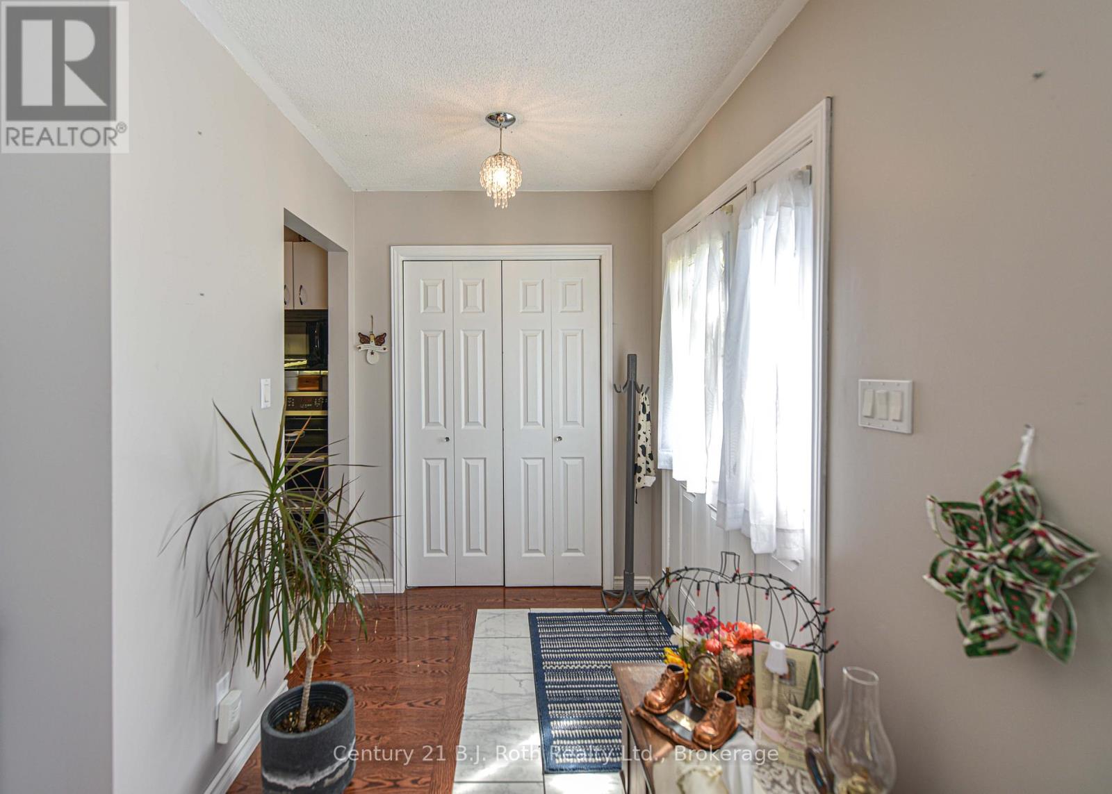 56 Bond Street, Orillia, Ontario  L3V 1J5 - Photo 7 - S12250020
