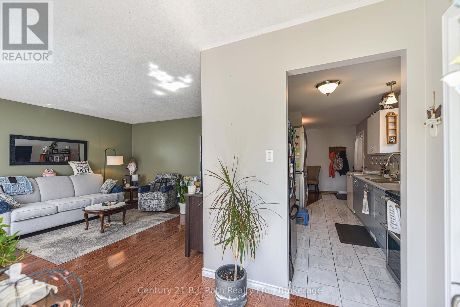 56 Bond Street, Orillia, Ontario  L3V 1J5 - Photo 8 - S12250020