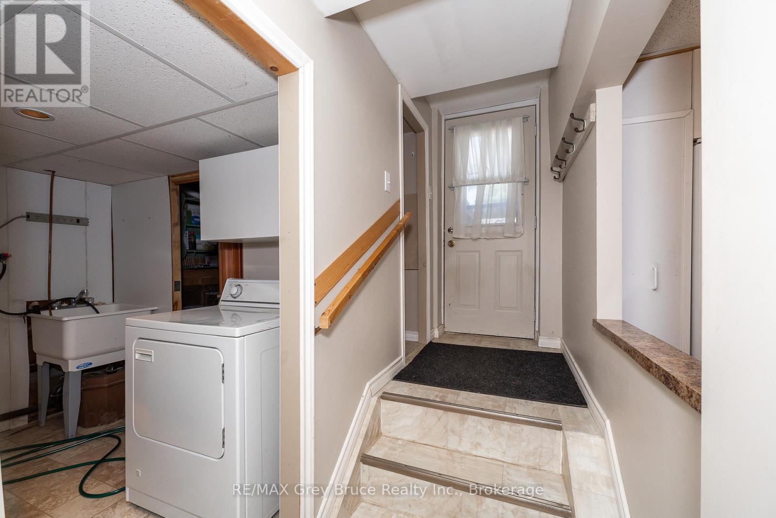 283 6 Concession, Arran-Elderslie, Ontario  N0H 2N0 - Photo 4 - X12250013