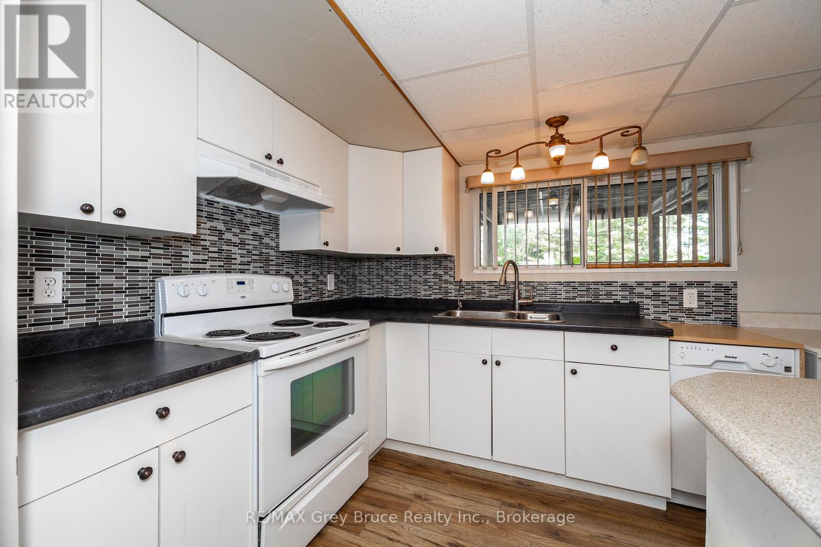 283 6 Concession, Arran-Elderslie, Ontario  N0H 2N0 - Photo 8 - X12250013
