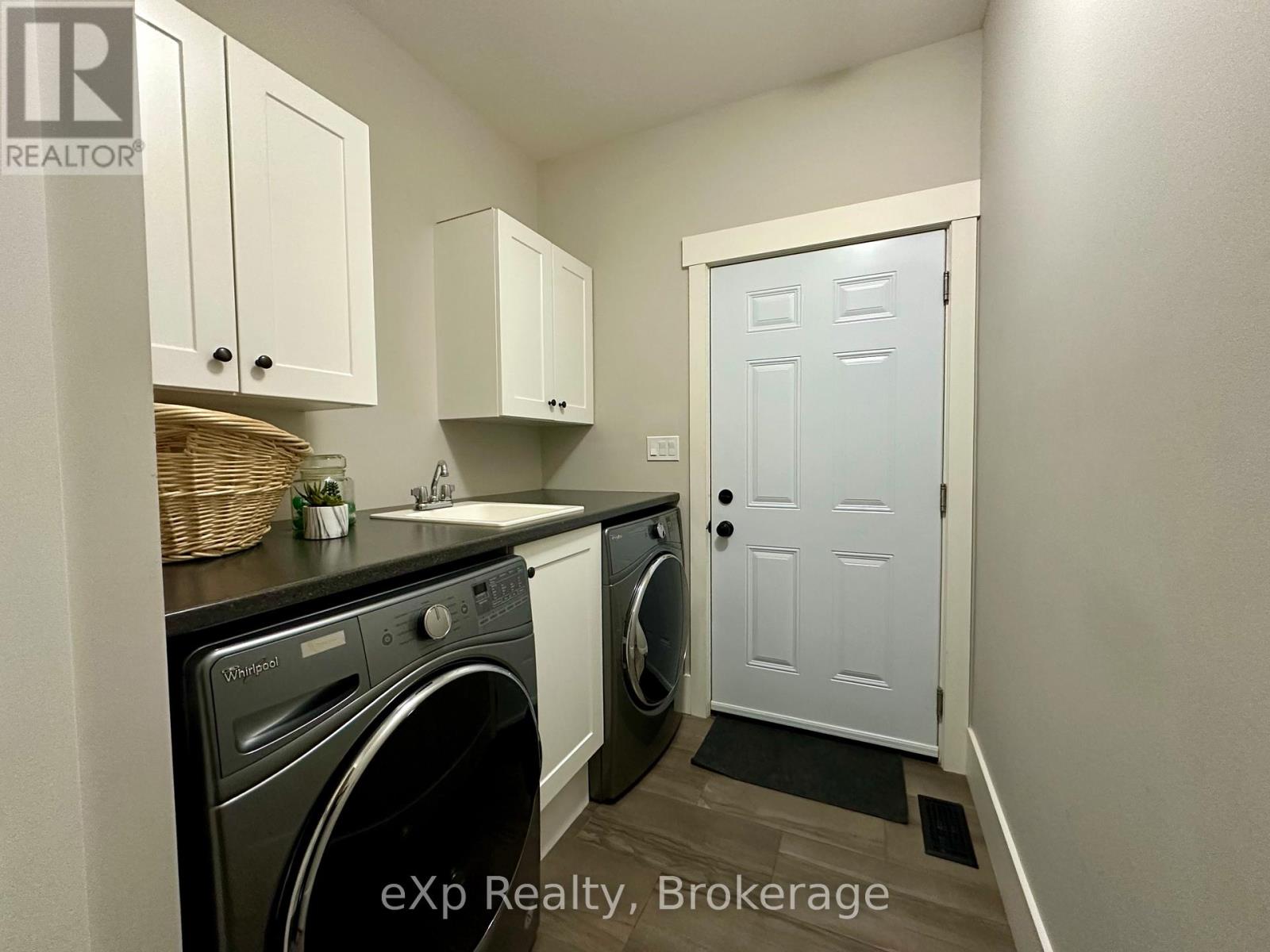 10 Woodstream Drive, Huntsville, Ontario  P1H 0B7 - Photo 16 - X12250041