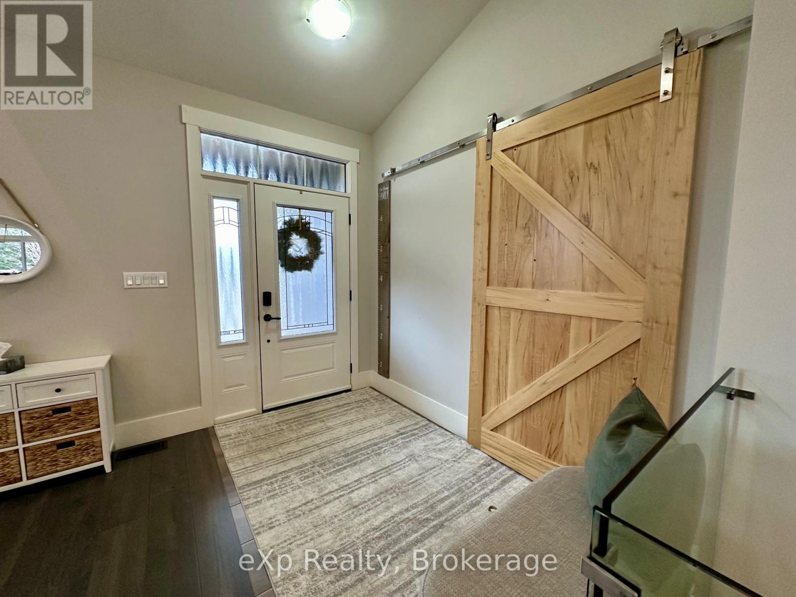 10 Woodstream Drive, Huntsville, Ontario  P1H 0B7 - Photo 2 - X12250041