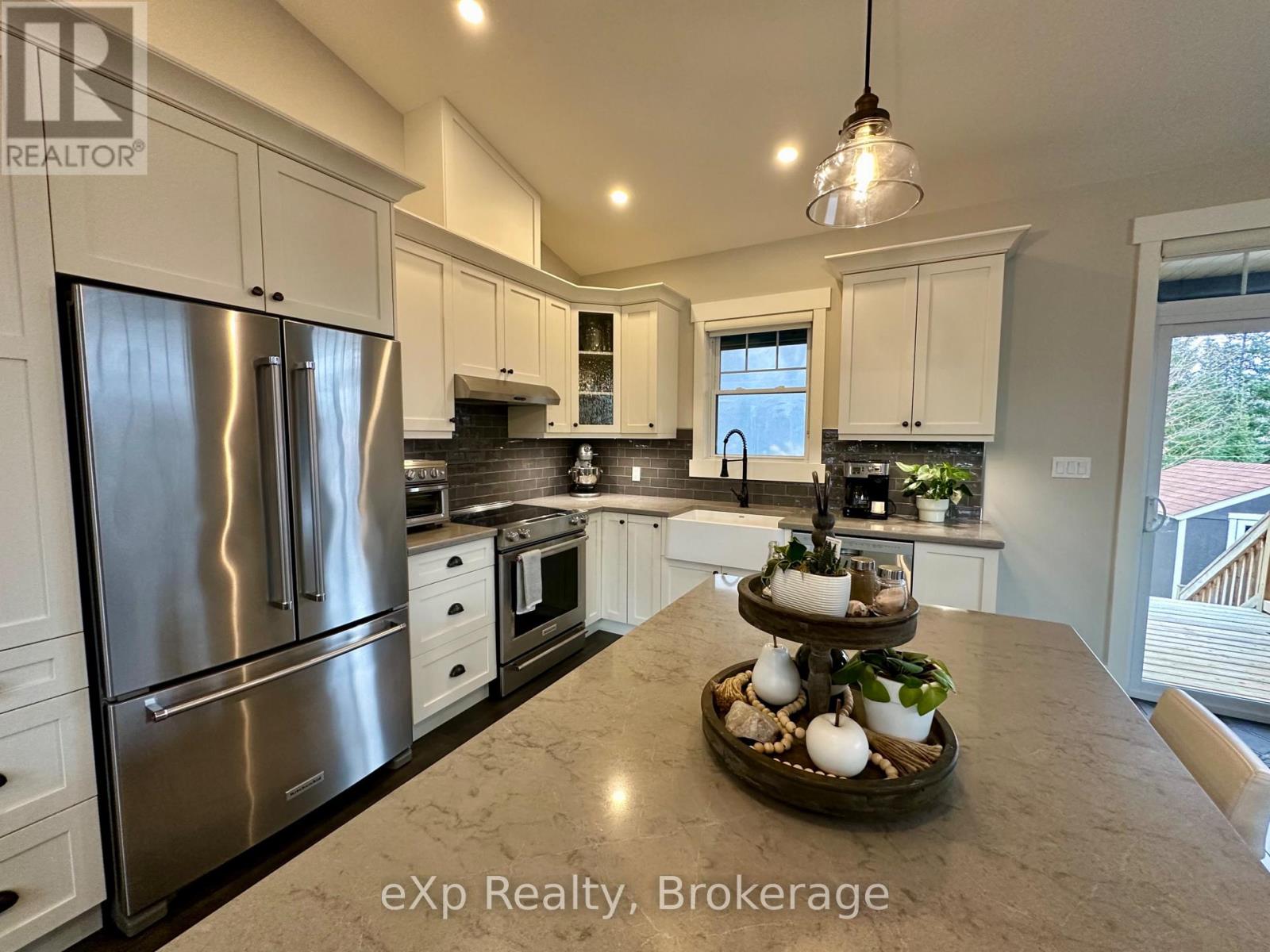 10 Woodstream Drive, Huntsville, Ontario  P1H 0B7 - Photo 6 - X12250041