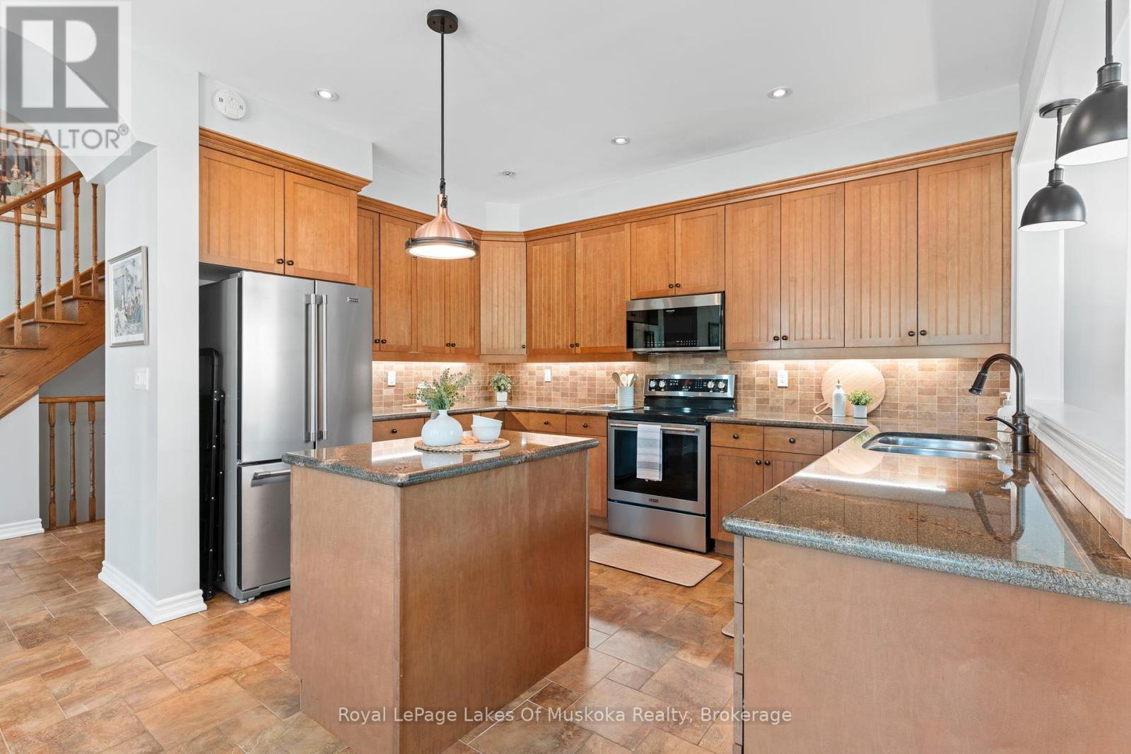 23 Spencer Street, Bracebridge, Ontario  P1L 0B7 - Photo 12 - X12250051