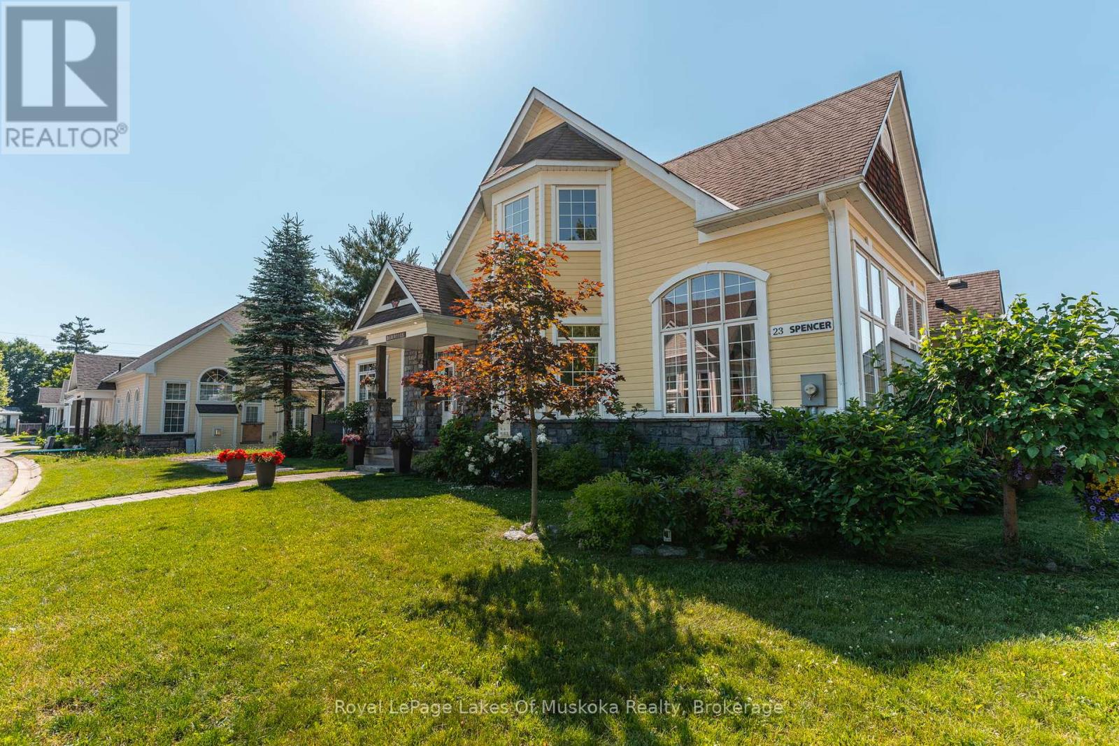 23 Spencer Street, Bracebridge, Ontario  P1L 0B7 - Photo 2 - X12250051