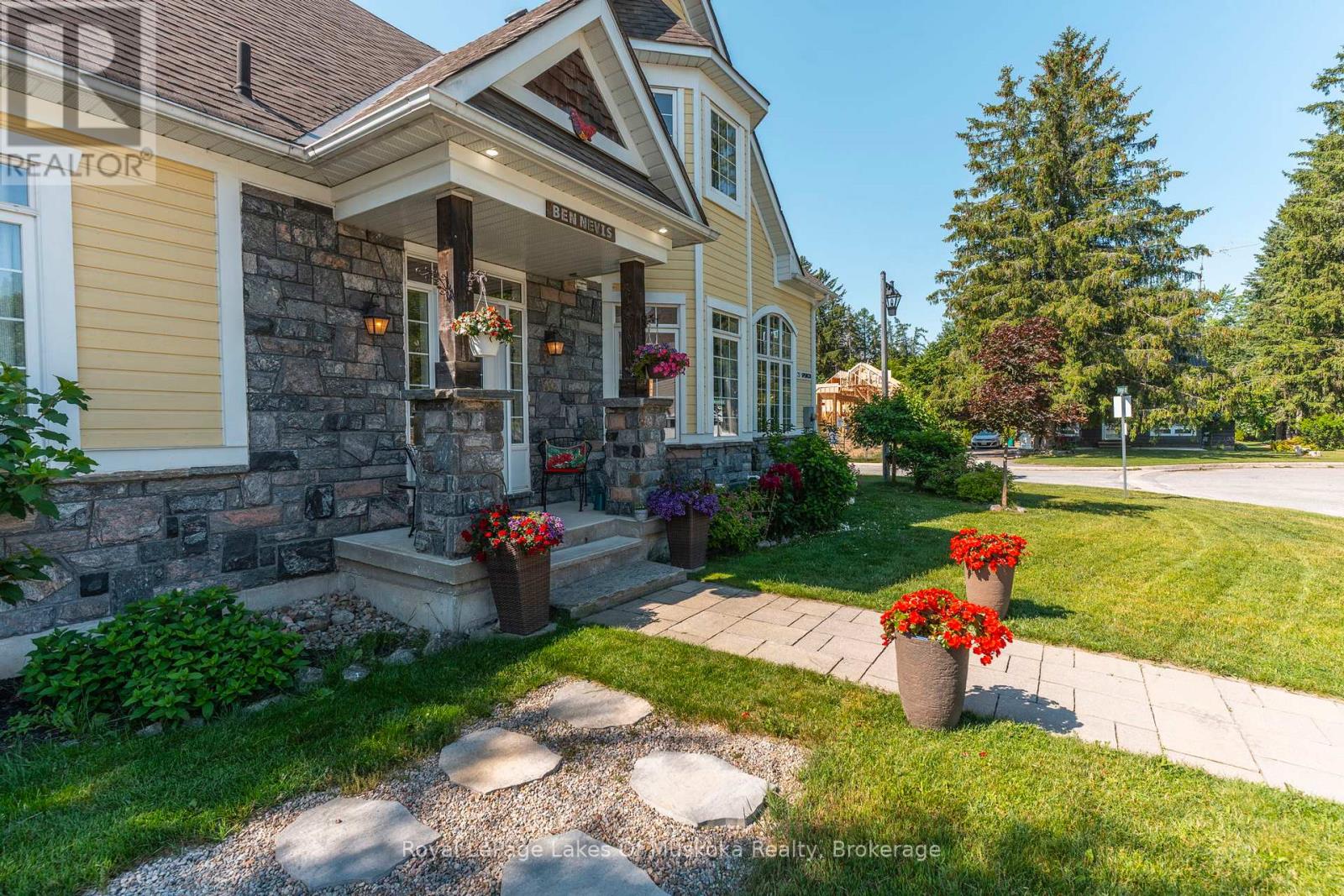 23 Spencer Street, Bracebridge, Ontario  P1L 0B7 - Photo 4 - X12250051