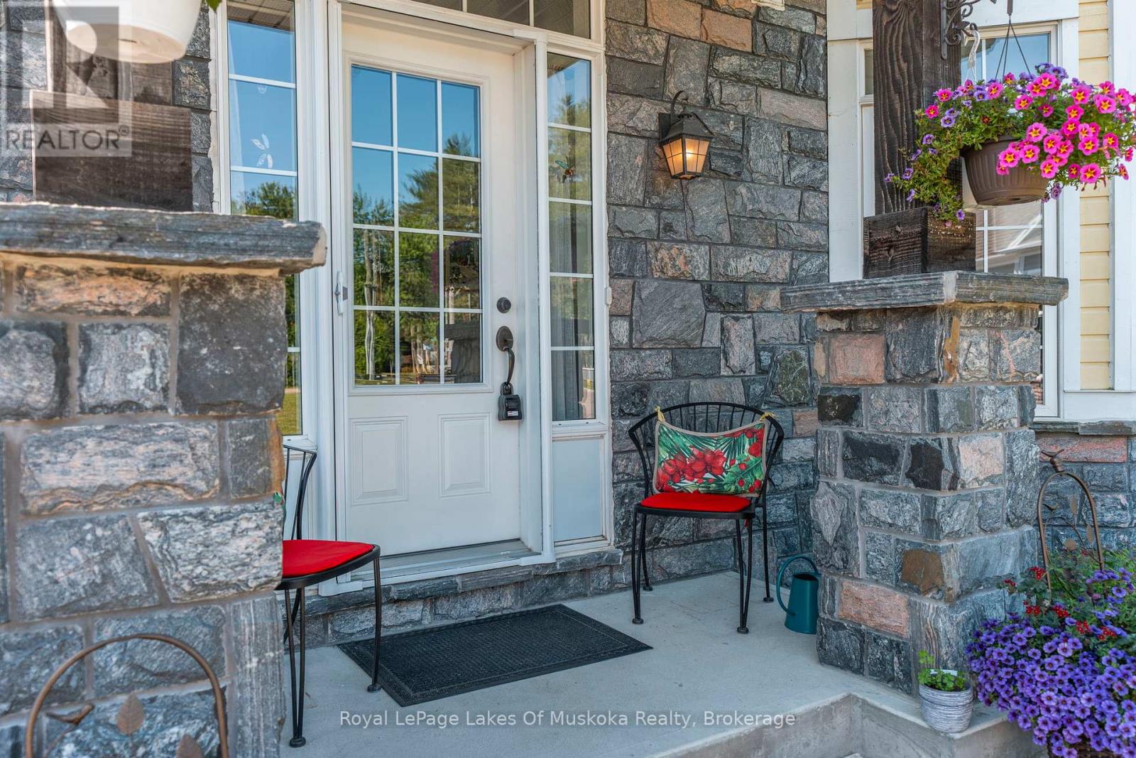 23 Spencer Street, Bracebridge, Ontario  P1L 0B7 - Photo 5 - X12250051