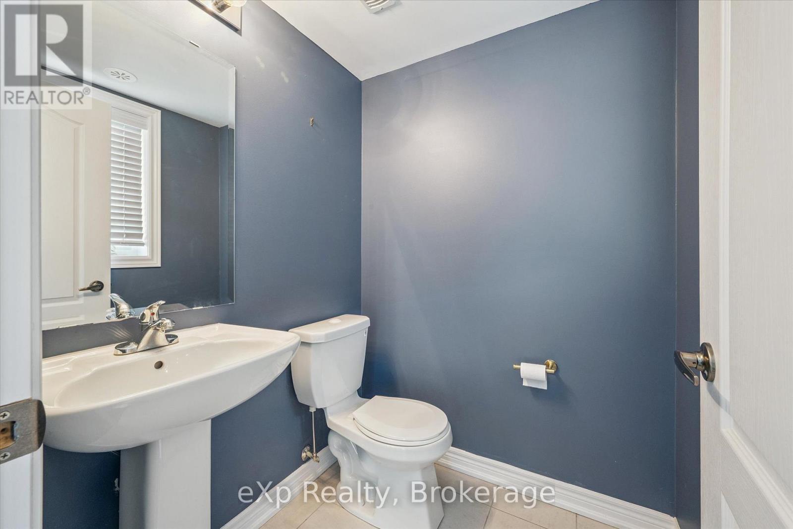 4 - 124 Watson Parkway N, Guelph, Ontario  N1E 0P6 - Photo 13 - X12250052