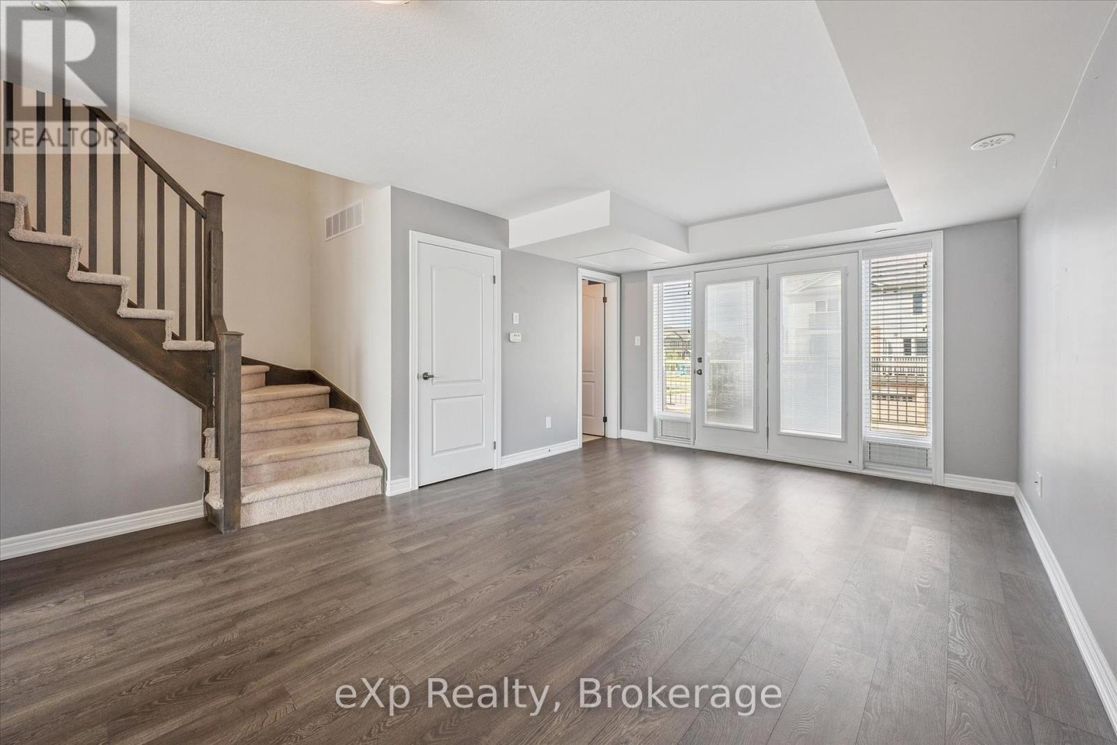 4 - 124 Watson Parkway N, Guelph, Ontario  N1E 0P6 - Photo 4 - X12250052